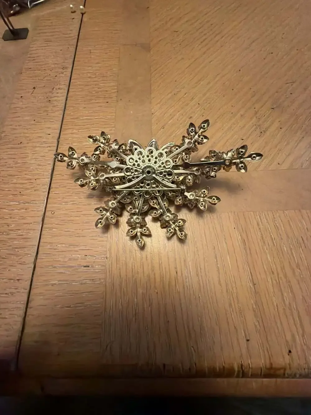 Vintage Judy Lee Large Green Rhinestones and Pearl Signed Brooch
